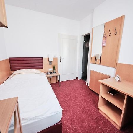 Hotel Zum Adler Bona Quarto foto