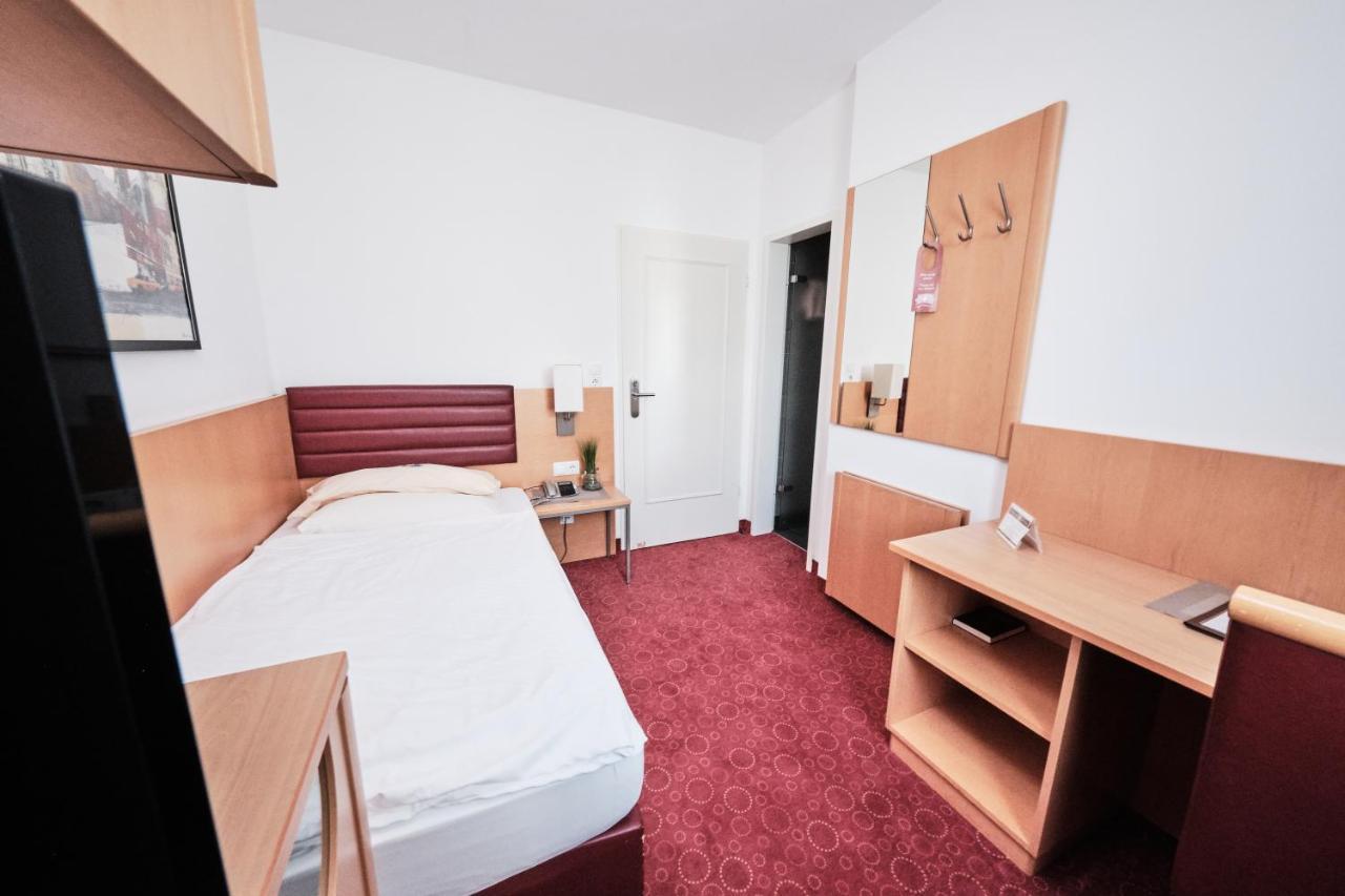 Hotel Zum Adler Bona Quarto foto